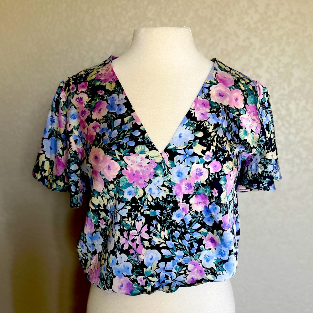ASTR THE LABLE crop top size M